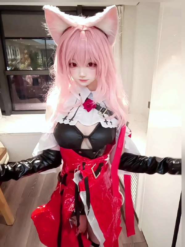 发现一只粉色小狼！ #明日方舟 #明日方舟拉普兰德异格登场 #鸿雪 #明日方舟揭幕者们 #cos视频直链via 凸守早苗