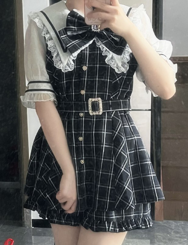 周透明:看起来很像栗子丽莎，其实是国牌！本来要买长袖竖纹的眼瞎看错了😢买了毫不沾边的短袖格仔（长袖下个月再说吧） 