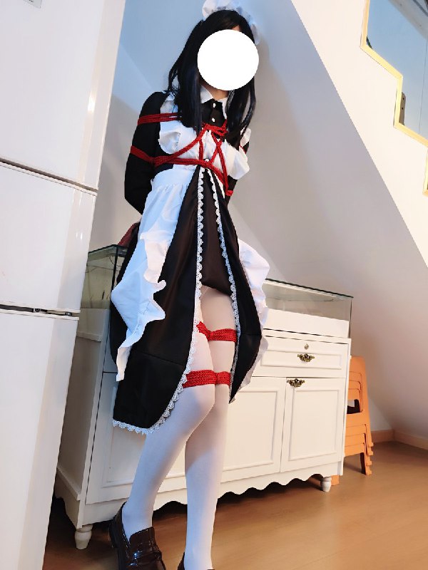 作为主人的门面，你们的举止一定要优雅，这是为了控制你的步伐大小和上身稳定能力参加女仆修行的：@guodong22562（有如论述题般的胡编乱造）🔗 羽落希音 (@ylxybuyi) 📲 @twittervid_bot